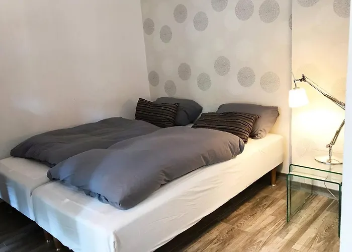 Designer Central Apartment With Parking & Terrace