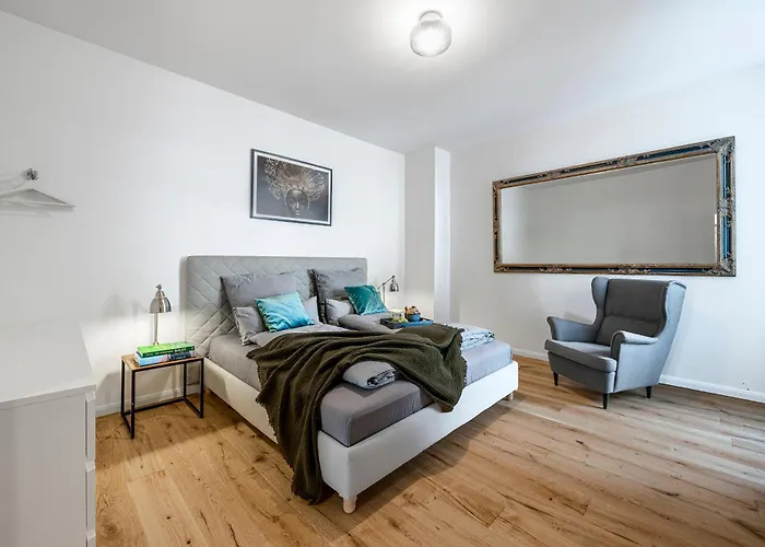 The Rheinsberger Mitte, 80M2, 2Br & Living Room, Downtown Location, Sleeps 6