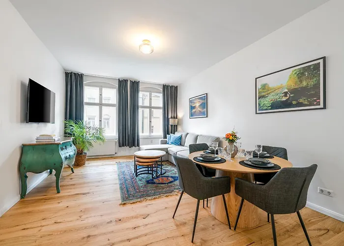 The Rheinsberger Mitte, 80M2, 2Br & Living Room, Downtown Location, Sleeps 6
