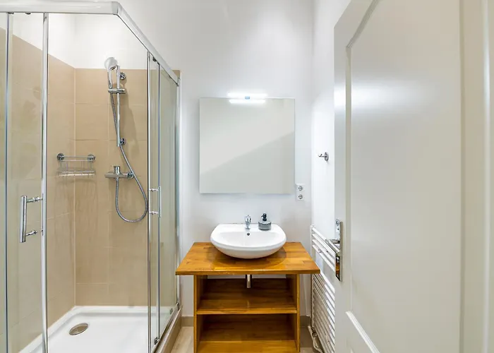 The Koburger II - Stylish Studio With Extra High Bed For Kids, 45M2 Space, Ideal For Families With Kids Or Couples