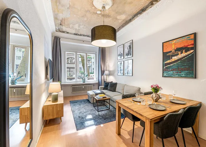 The Gleditsch - Central Schoeneberg Location, 1Br, 1 Living Room, Group Friendly, Ideal For 2 - 4 Guests