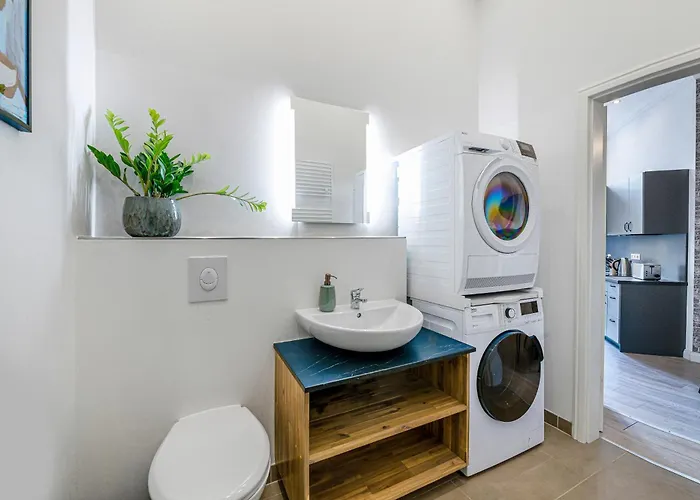 The Mierendorf Iii, Group & Family Friendly, 2 Bedroom 1,5 Bath Rooms, Ideal For 2 -5 Guests Berlin