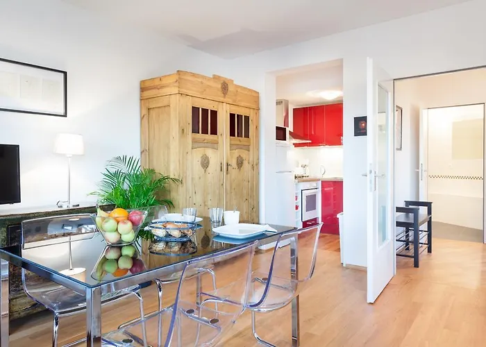 The Maybach - Rooftop Living Xberg, 1Br, 1 Living Room, Group & Family Friendly, 2 - 4 Guests