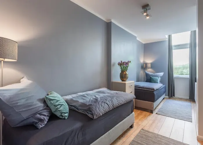 The Paul II - Stylish & Central 3 Bedroom Apartment, Group & Family Friendly, 4- 6 Guests