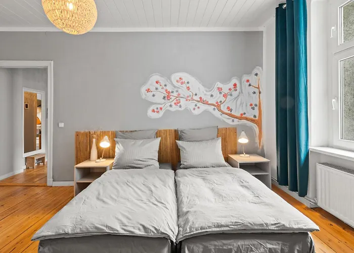 Thewilhelmshavener Group Apartment, Group & Family Friendly, 100M2, 2Br, 1 Living Room, Huge Table, Ideal For 4 - 6 Guests