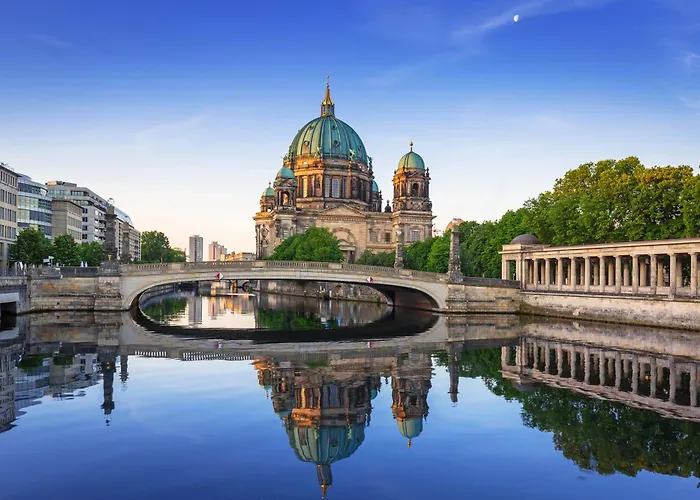 Homely Berlin - Chic Flat, City View, Subway, Cafe, River