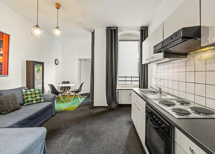 Stylisch Apartments Berlin Mitte, Group & Family Friendly, From 2 - 8 Guests